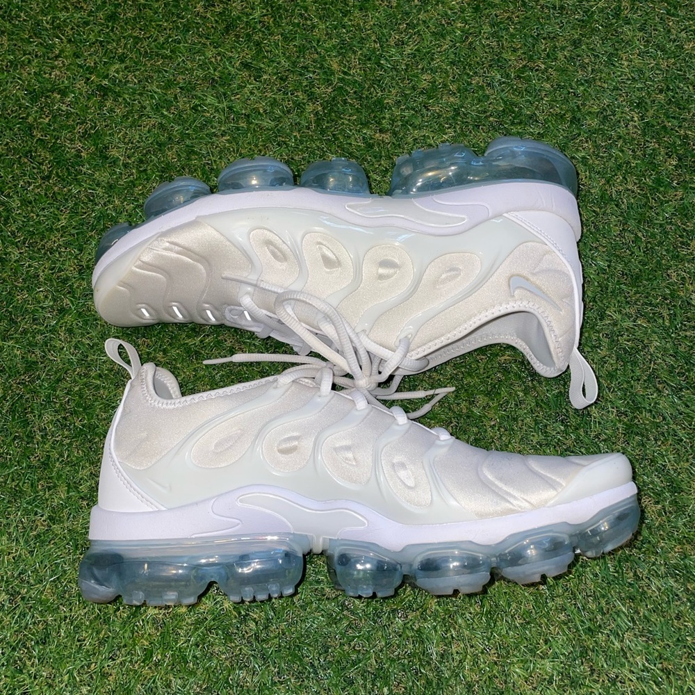White Nike VaporMaxes Plus - Size 10 Men’s